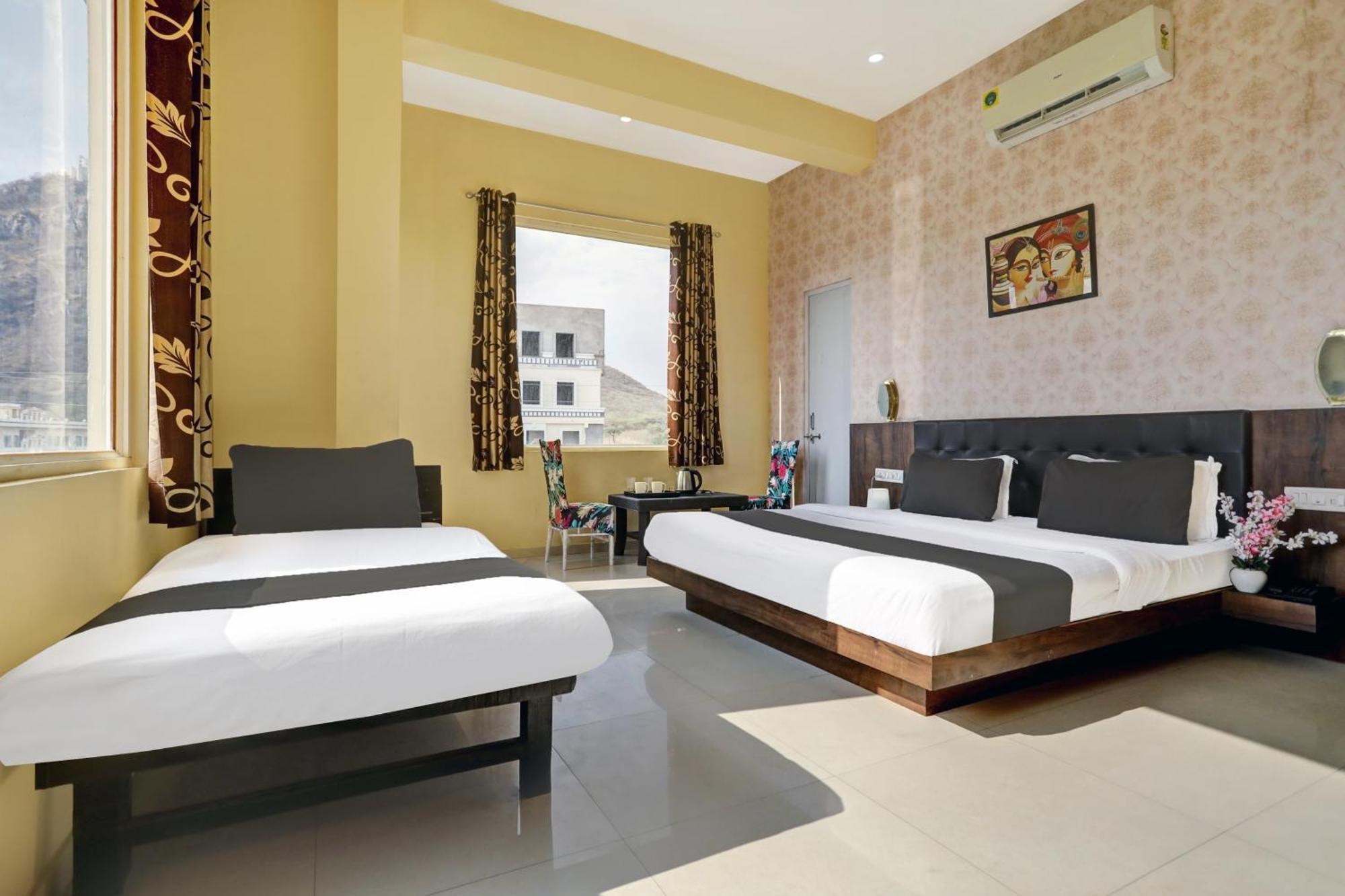 Collection O Amet Garh Hotel อุเดเปอร์ ภายนอก รูปภาพ