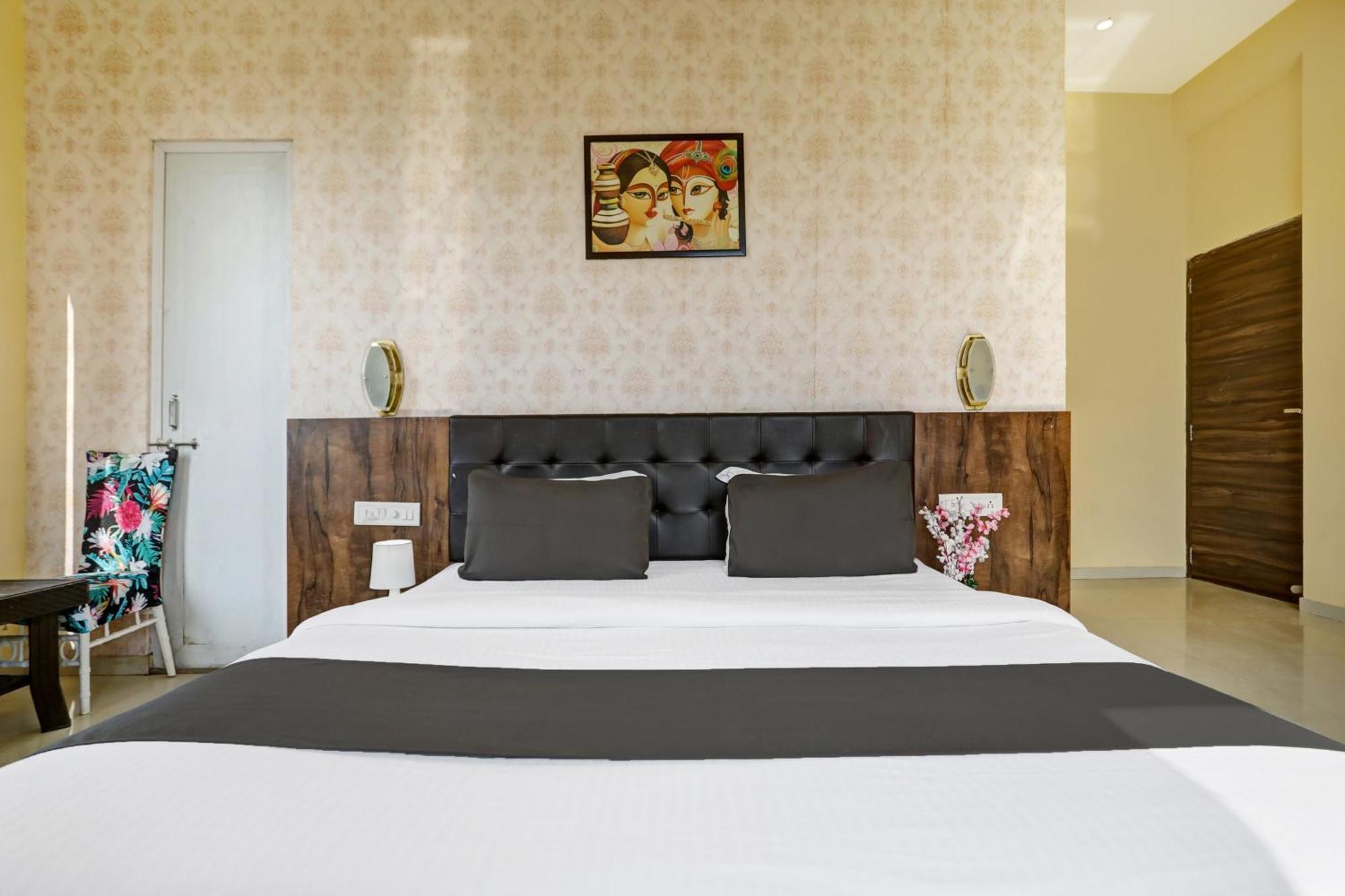 Collection O Amet Garh Hotel อุเดเปอร์ ภายนอก รูปภาพ