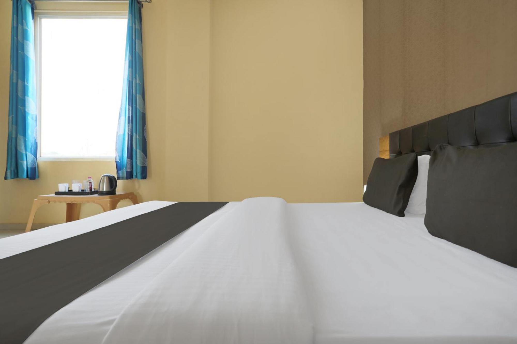 Collection O Amet Garh Hotel อุเดเปอร์ ภายนอก รูปภาพ