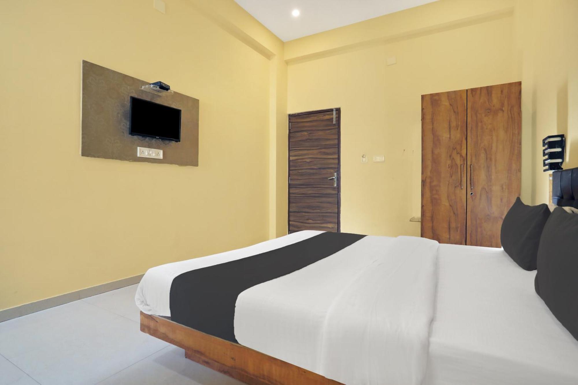 Collection O Amet Garh Hotel อุเดเปอร์ ภายนอก รูปภาพ