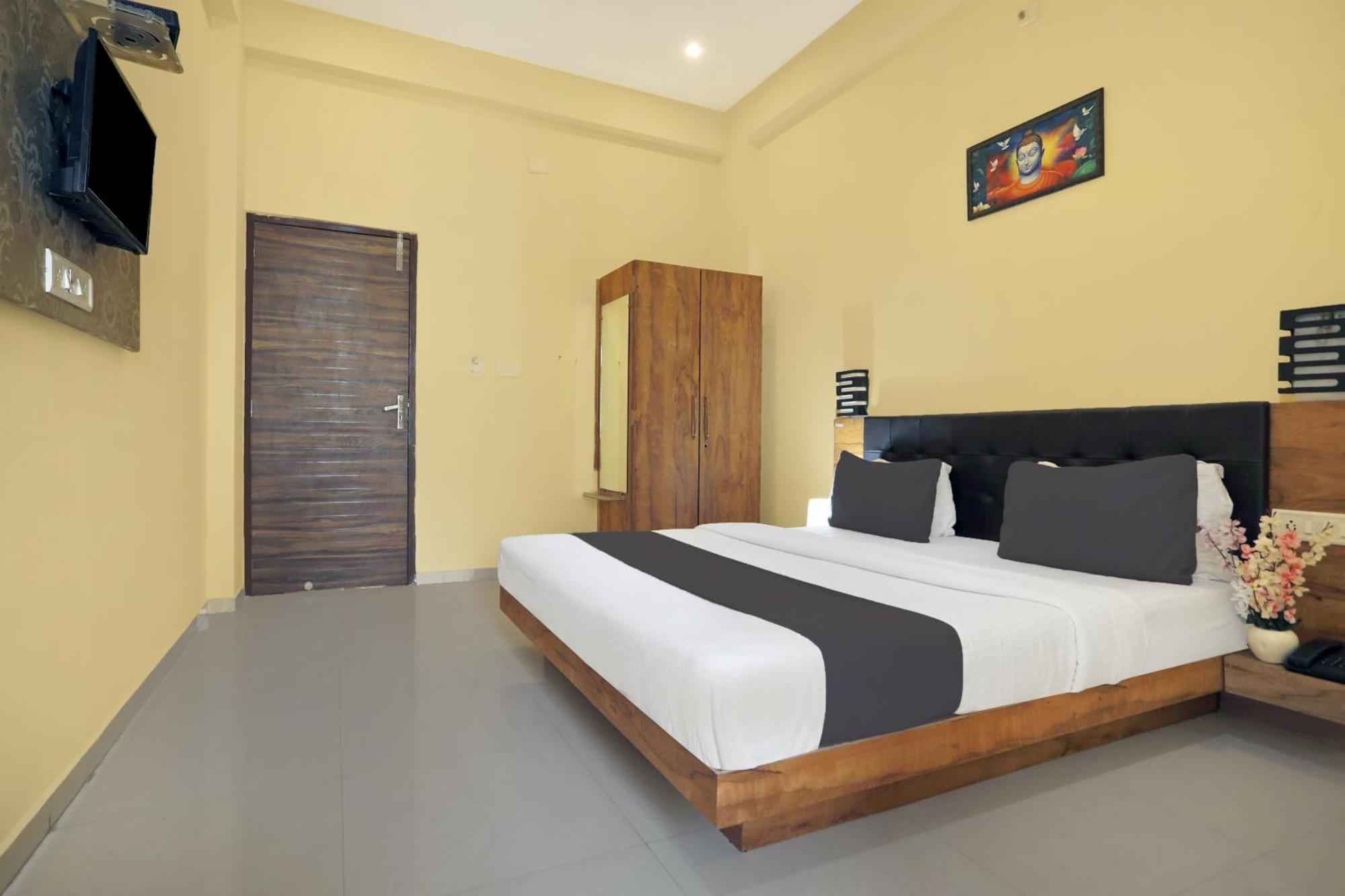 Collection O Amet Garh Hotel อุเดเปอร์ ภายนอก รูปภาพ