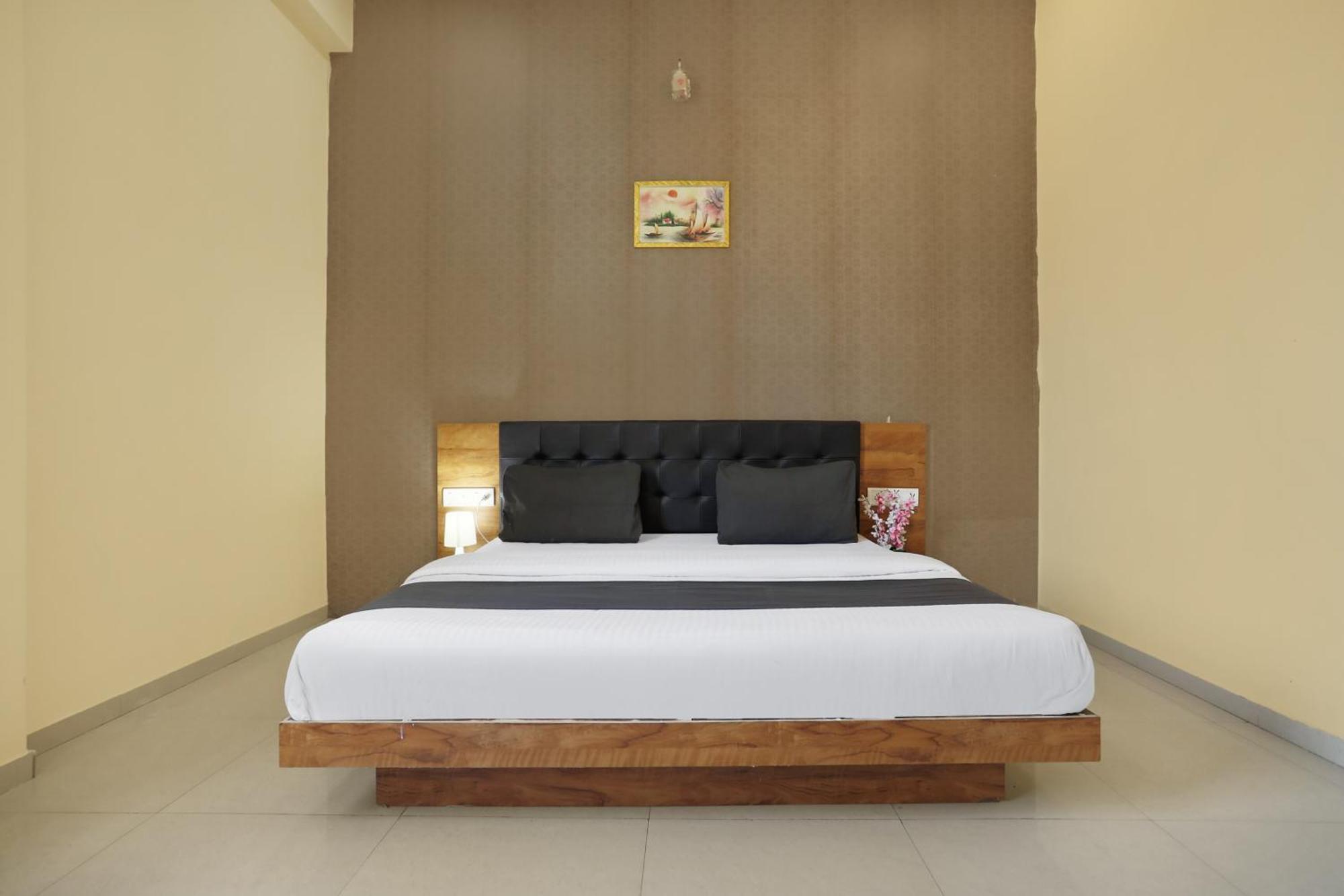 Collection O Amet Garh Hotel อุเดเปอร์ ภายนอก รูปภาพ